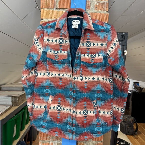 ARIAT WOMEN'S R.E.A.L. SOUTHWESTERN PRINT JACQUARD SHACKET - Picture 2 of 7